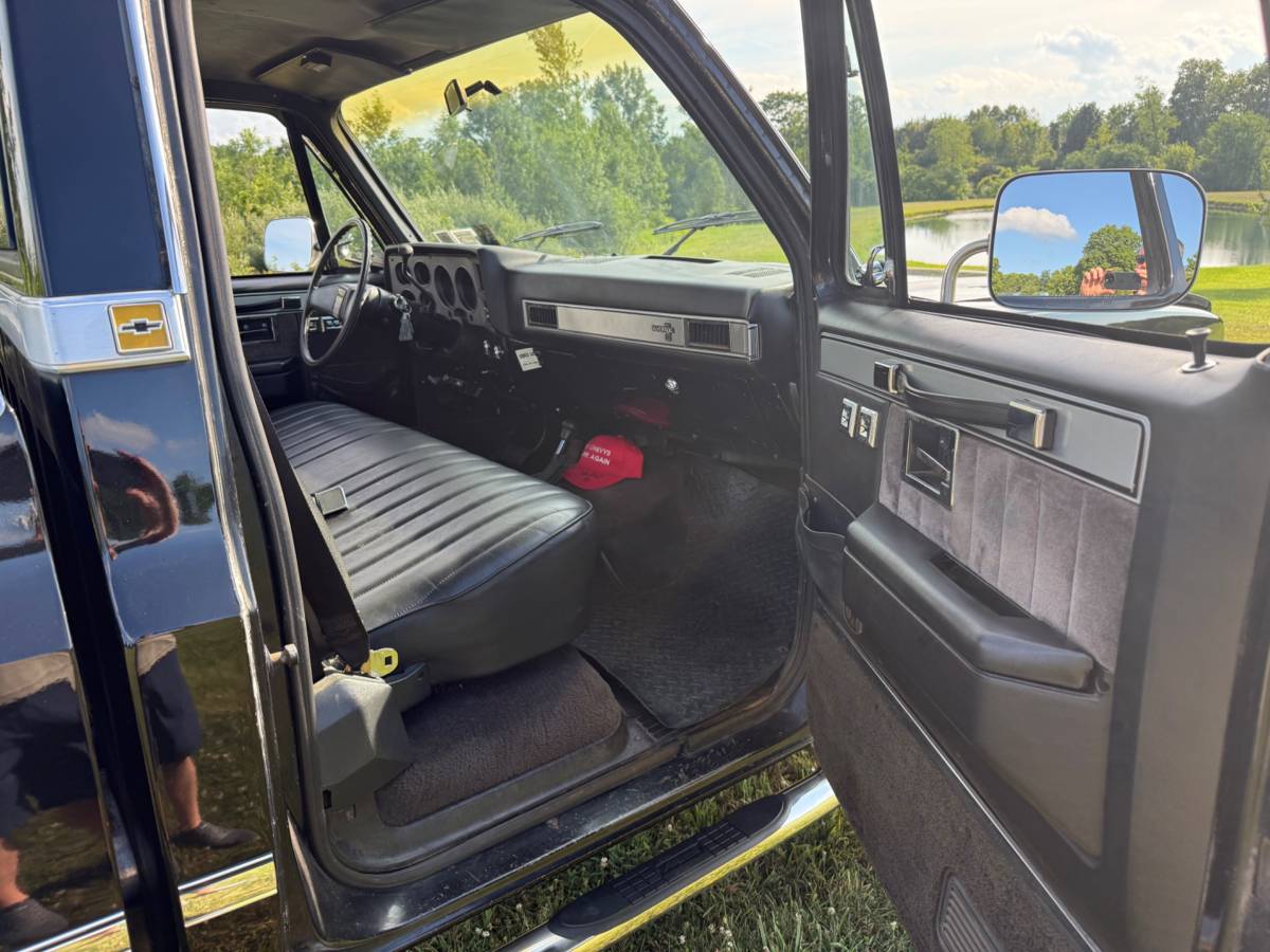 Chevy-silverado-1985-black-12