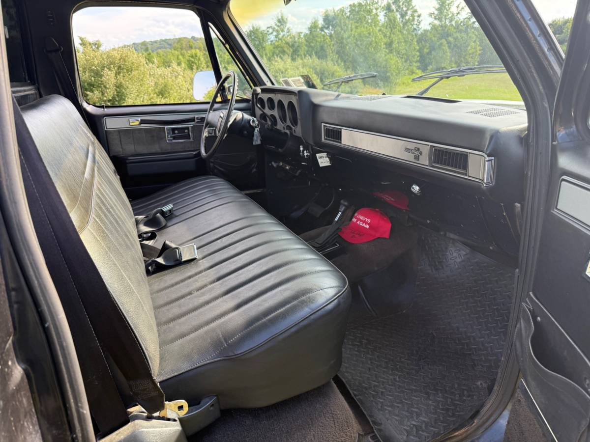 Chevy-silverado-1985-black-13