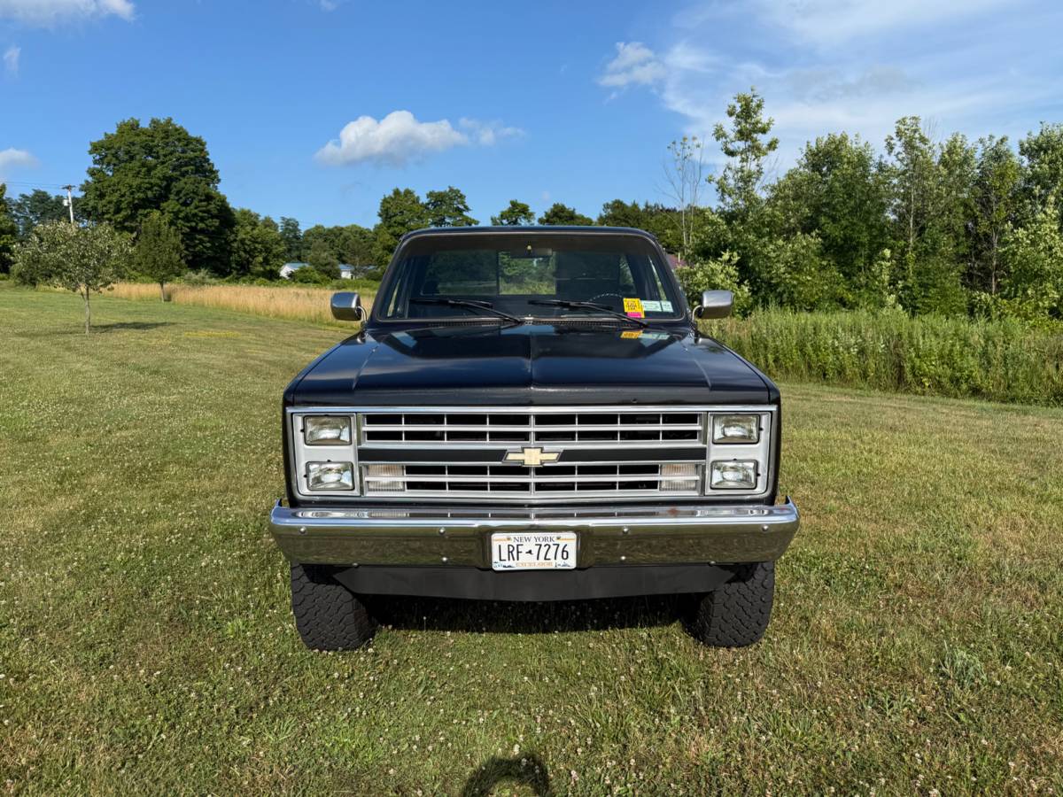 Chevy-silverado-1985-black-2