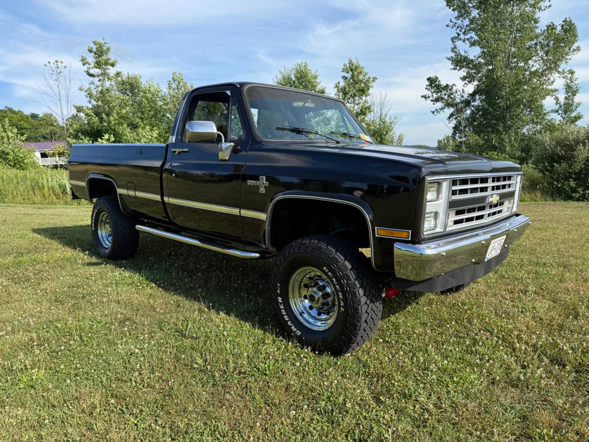Chevy-silverado-1985-black-3