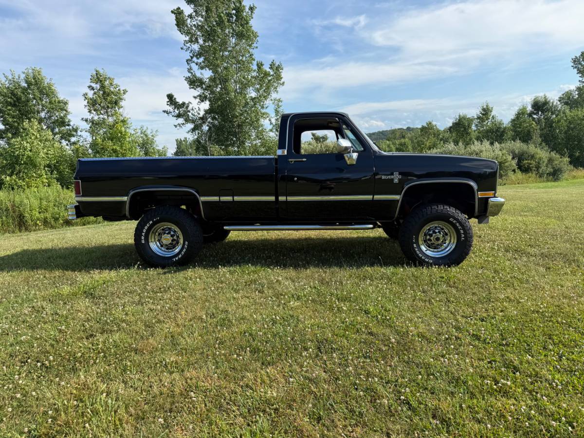 Chevy-silverado-1985-black-4