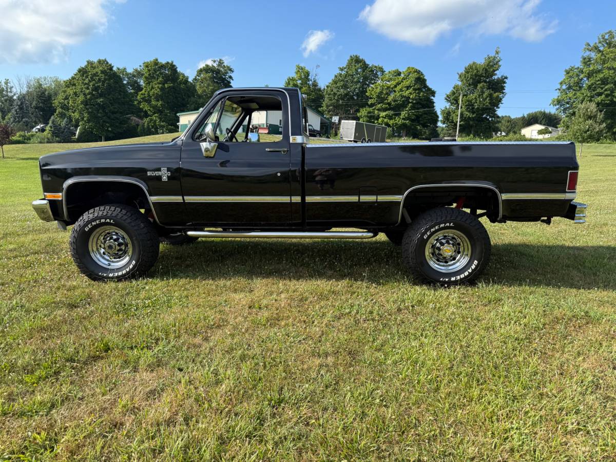Chevy-silverado-1985-black-8