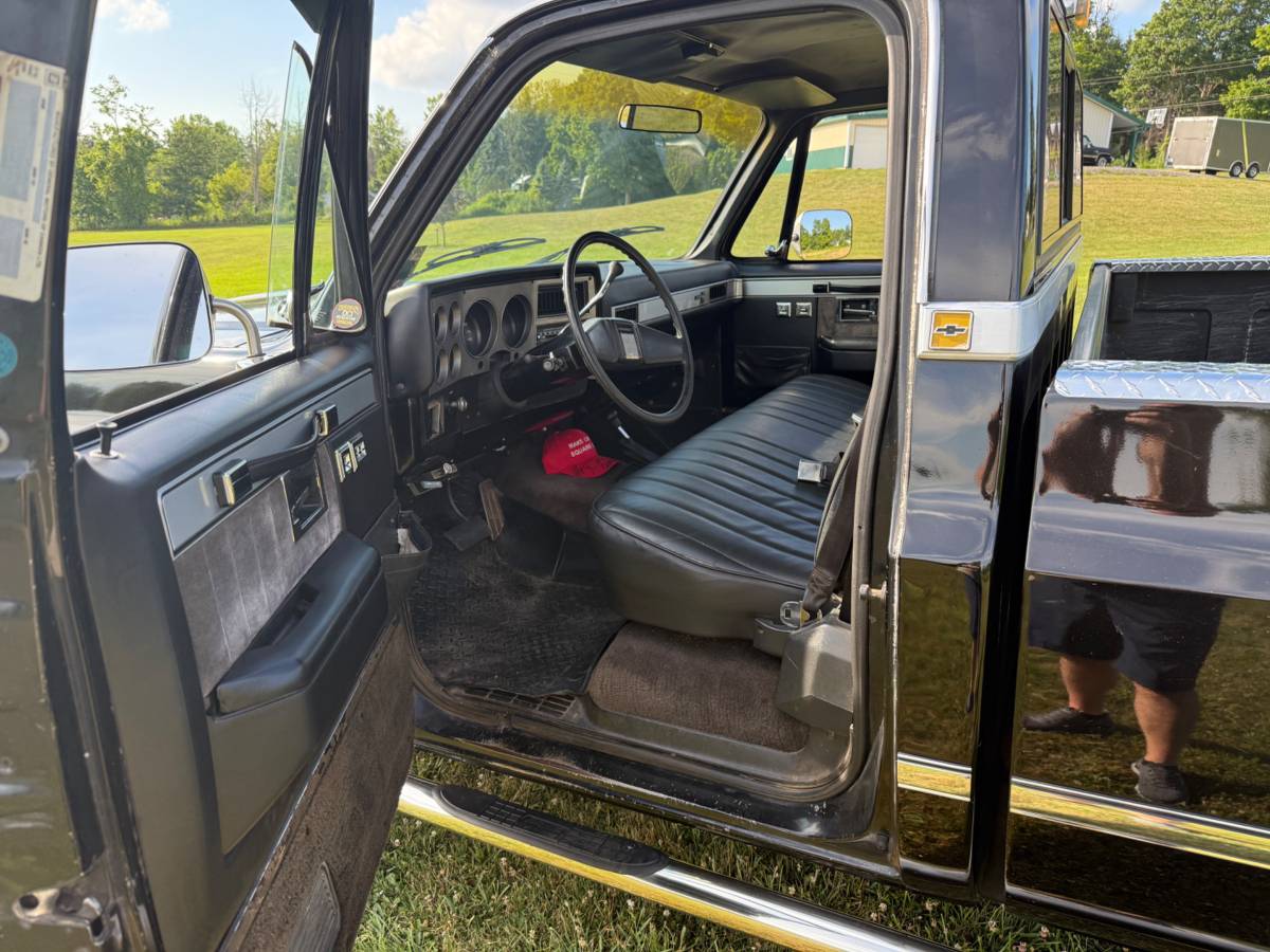 Chevy-silverado-1985-black-9