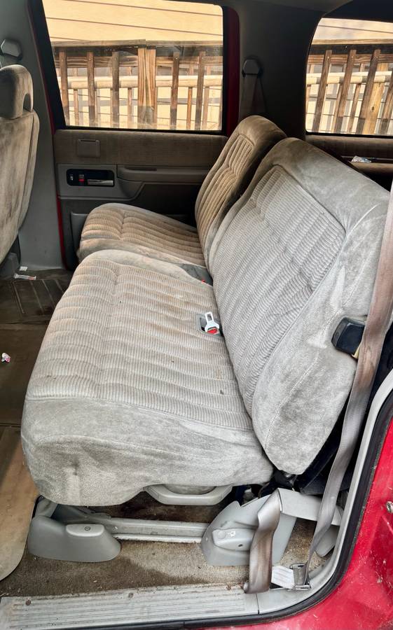 Chevy-suburban-1500-4x4-1993-red-4
