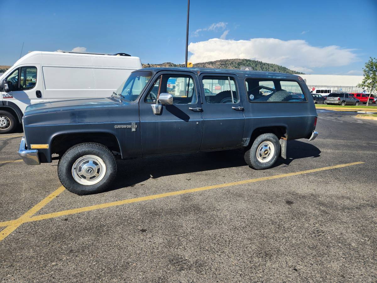 Chevy-suburban-1983-blue-1