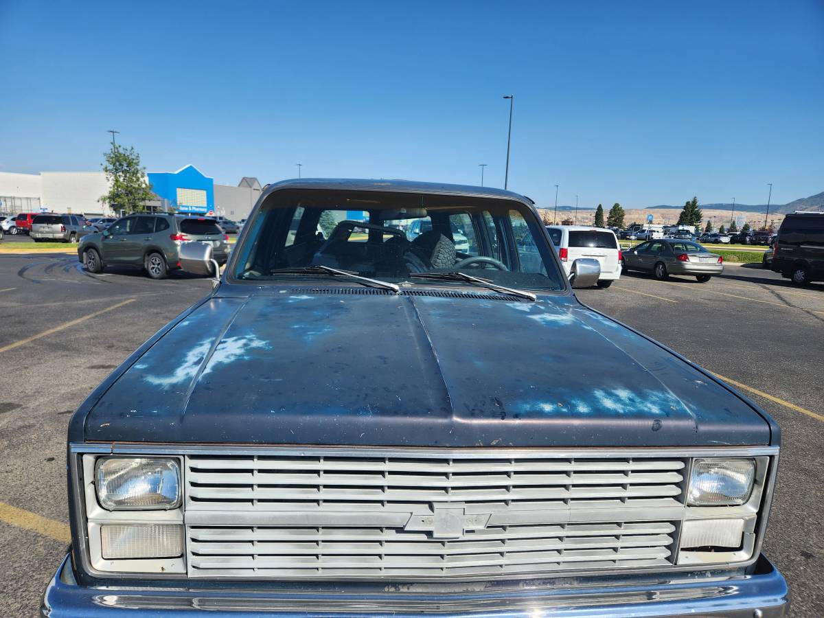 Chevy-suburban-1983-blue-2