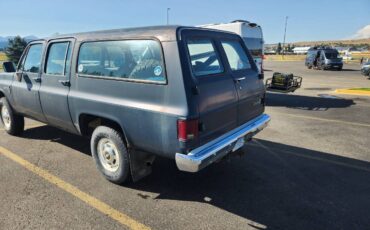 Chevy-suburban-1983-blue-4