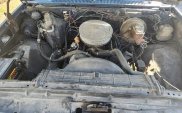 Chevy-suburban-1983-blue-7