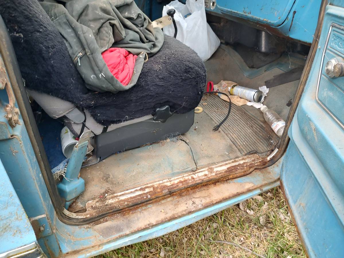 Chevy-suburban-4x4-1972-blue-18