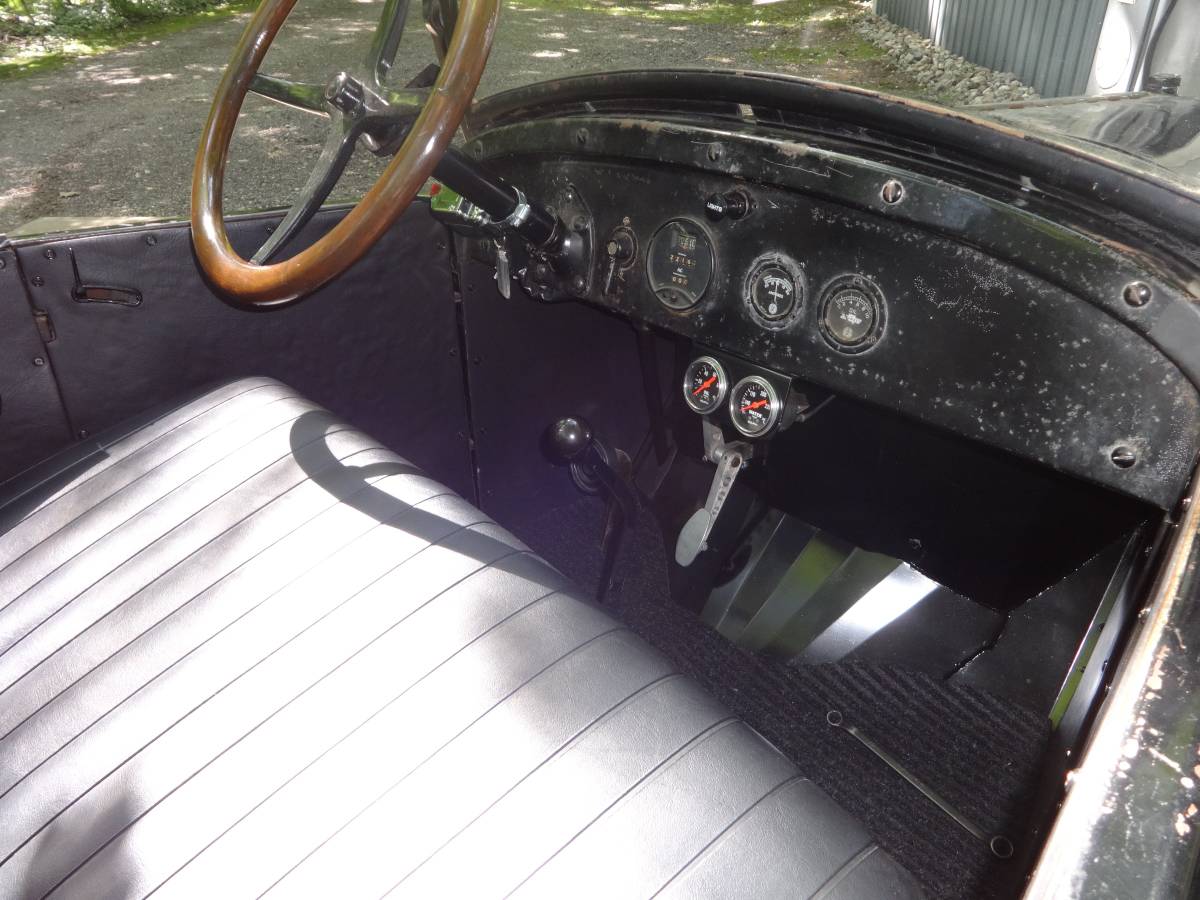 Chevy-touring-1924-black-3
