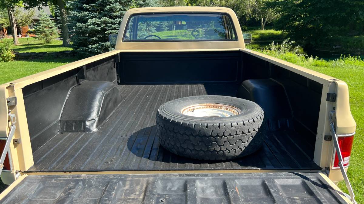 Chevy-truck-1982-custom-16