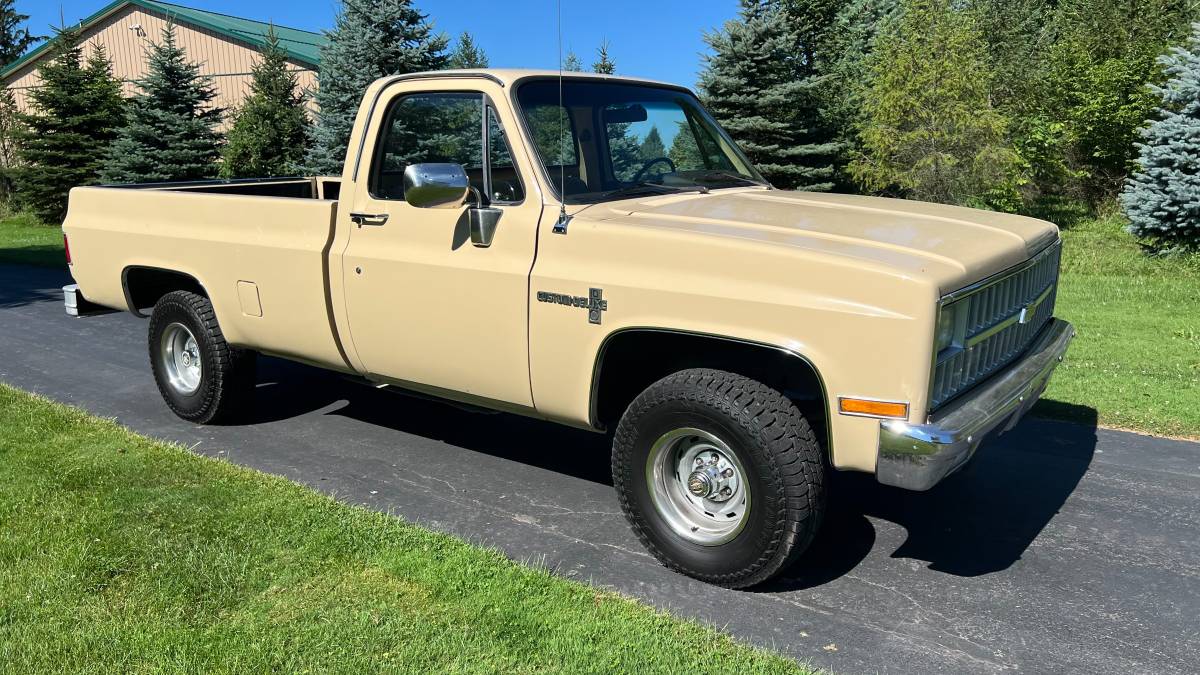 Chevy-truck-1982-custom-2