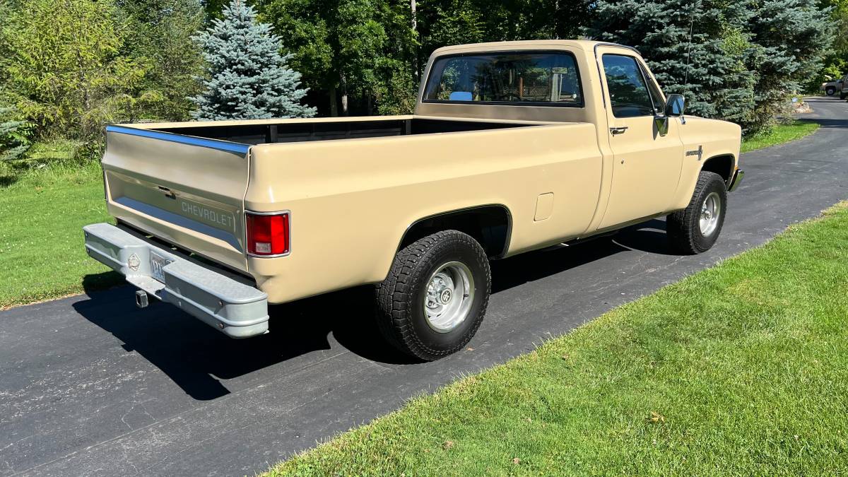 Chevy-truck-1982-custom-3