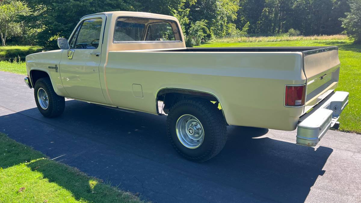 Chevy-truck-1982-custom-5