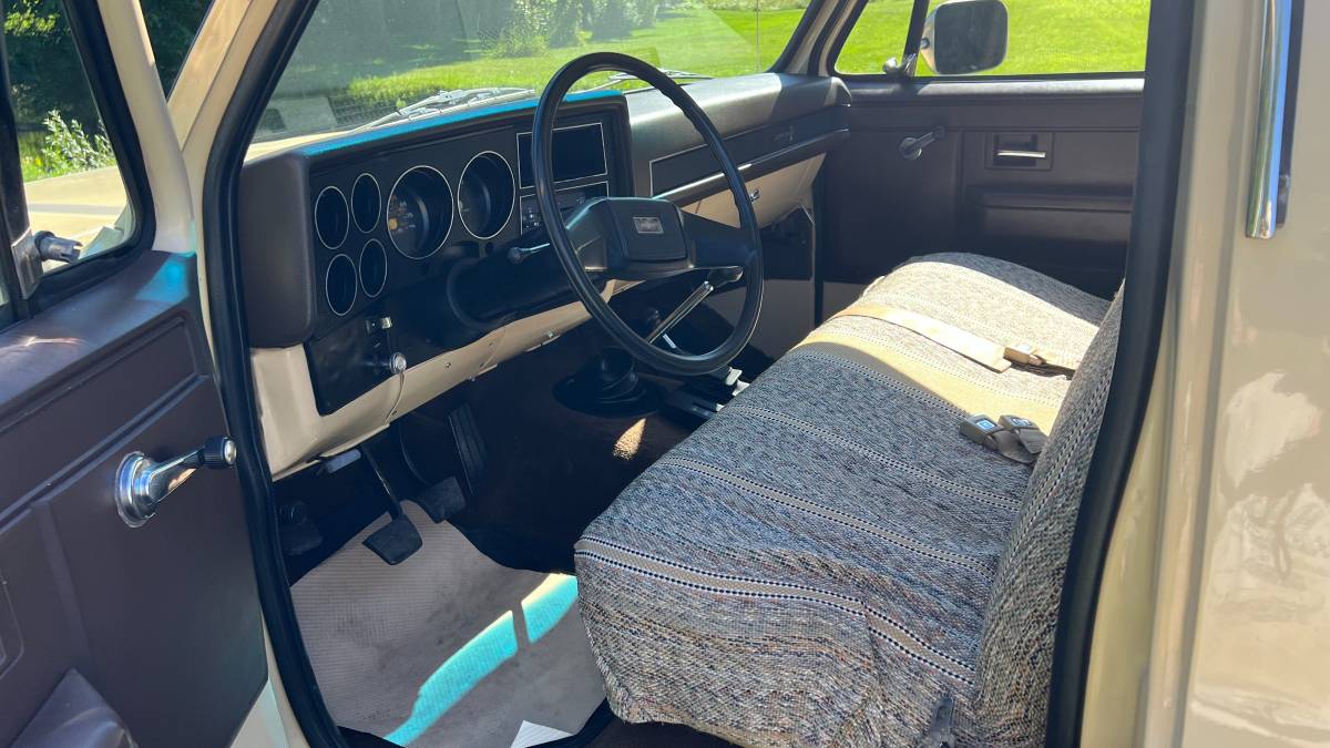 Chevy-truck-1982-custom-8