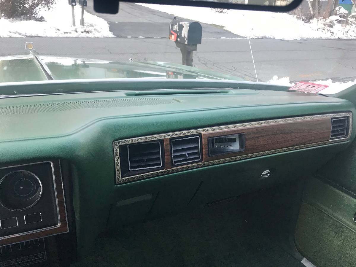 Chrysler-1976-green-4