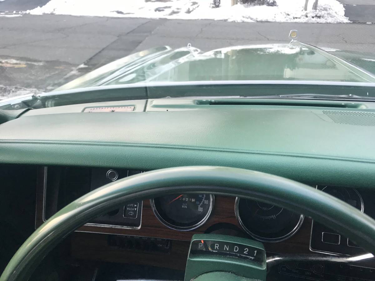 Chrysler-1976-green-5