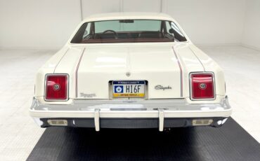 Chrysler-300-1979-Spinnaker-White-Canyon-Red-1