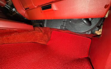 Chrysler-300-1979-Spinnaker-White-Canyon-Red-10