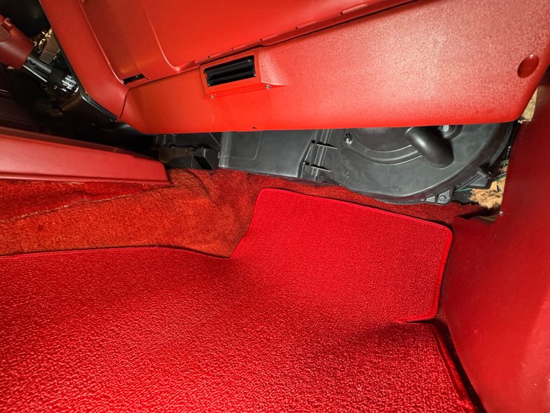 Chrysler-300-1979-Spinnaker-White-Canyon-Red-10