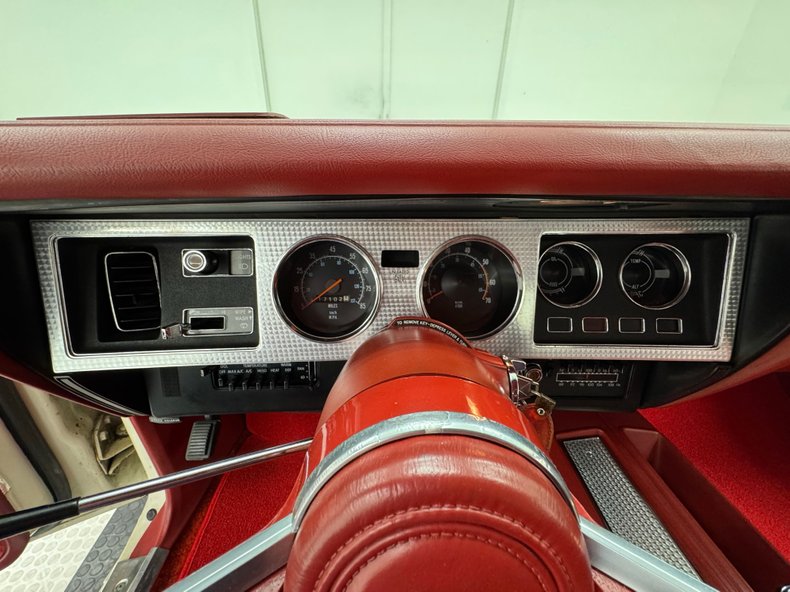 Chrysler-300-1979-Spinnaker-White-Canyon-Red-11