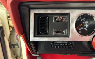 Chrysler-300-1979-Spinnaker-White-Canyon-Red-12