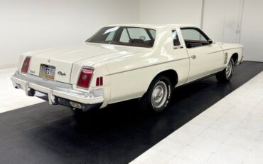 Chrysler-300-1979-Spinnaker-White-Canyon-Red-13