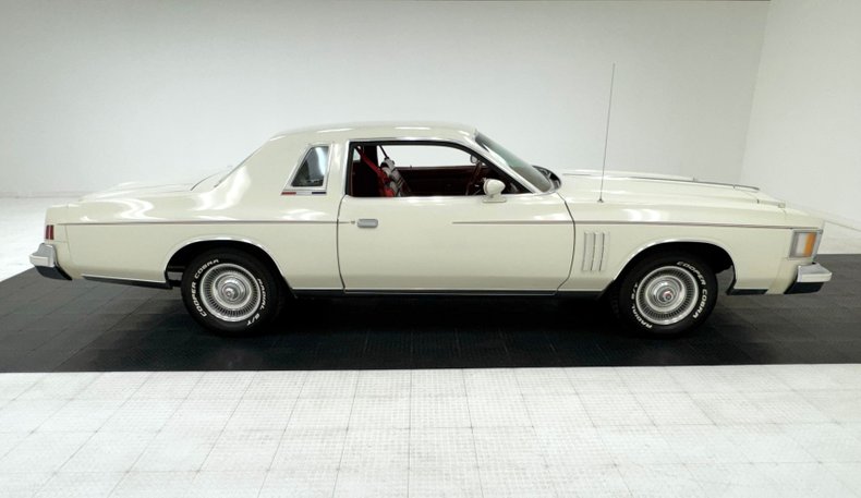Chrysler-300-1979-Spinnaker-White-Canyon-Red-14