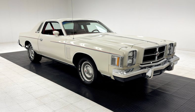 Chrysler-300-1979-Spinnaker-White-Canyon-Red-15