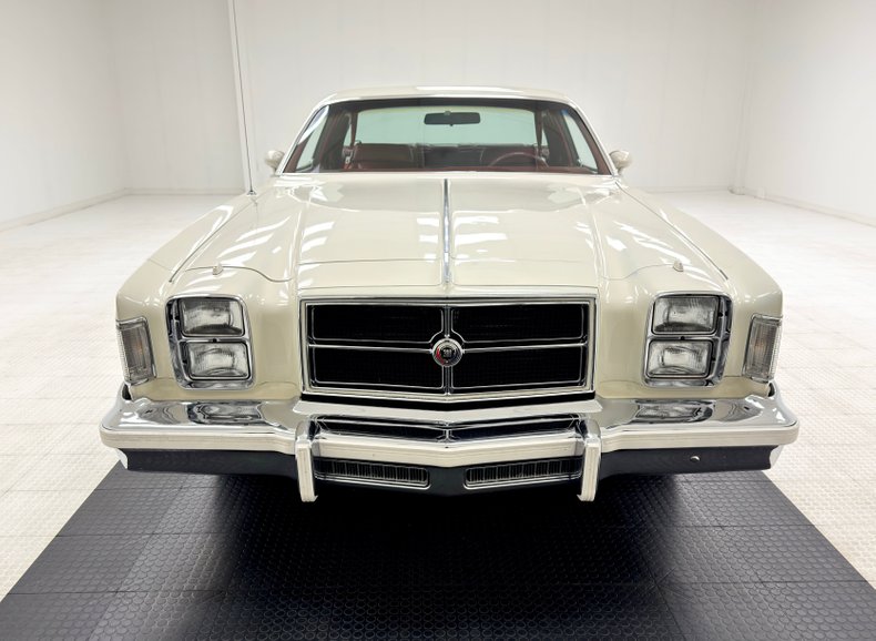 Chrysler-300-1979-Spinnaker-White-Canyon-Red-16