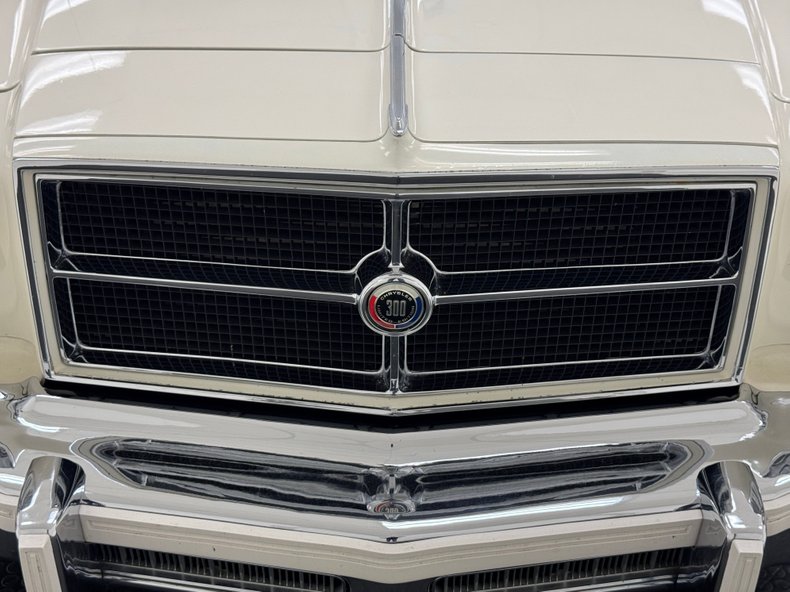 Chrysler-300-1979-Spinnaker-White-Canyon-Red-17