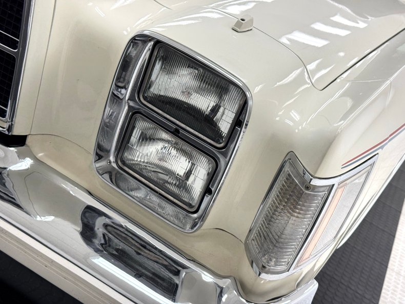 Chrysler-300-1979-Spinnaker-White-Canyon-Red-18
