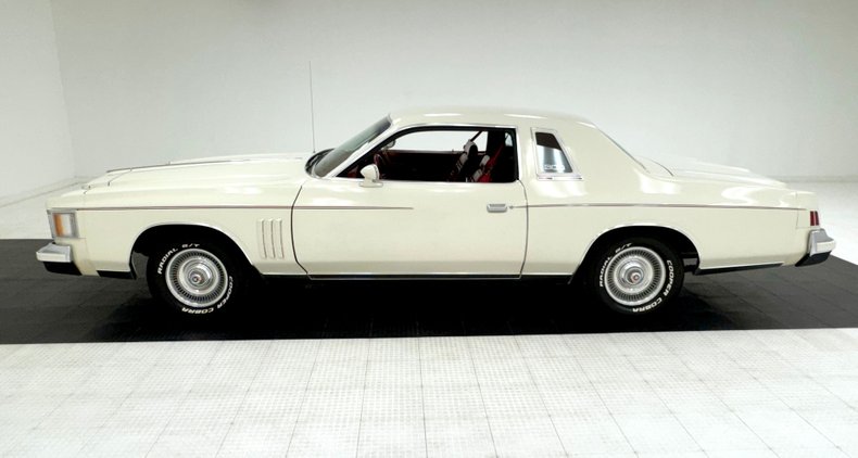 Chrysler-300-1979-Spinnaker-White-Canyon-Red-2