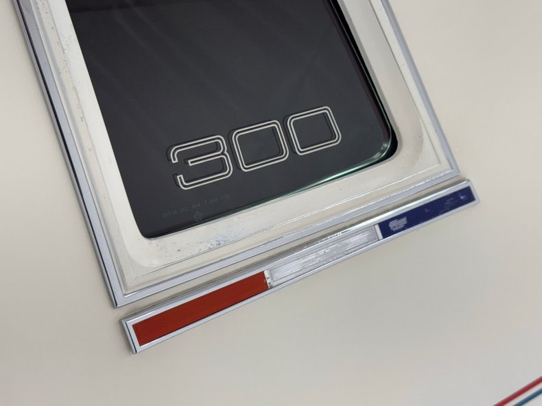 Chrysler-300-1979-Spinnaker-White-Canyon-Red-23