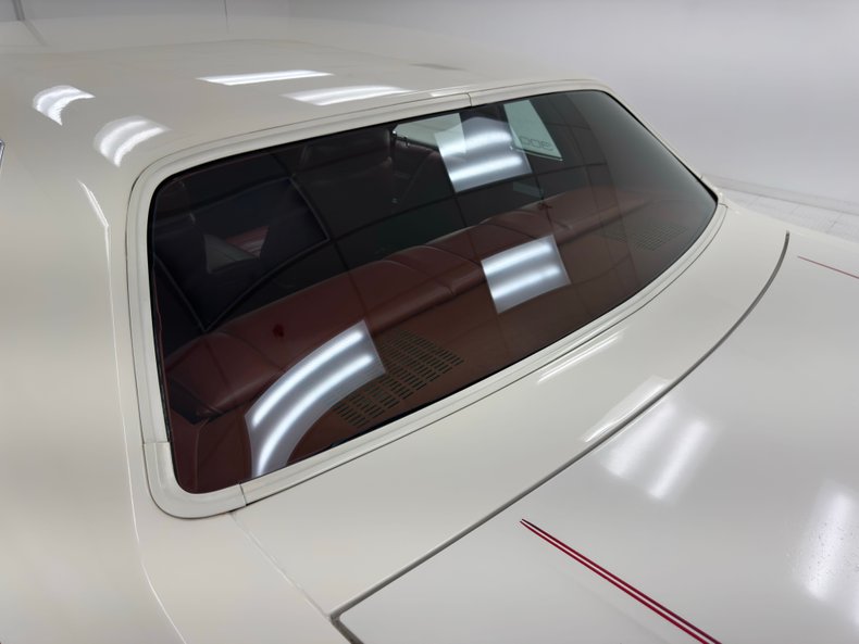 Chrysler-300-1979-Spinnaker-White-Canyon-Red-24