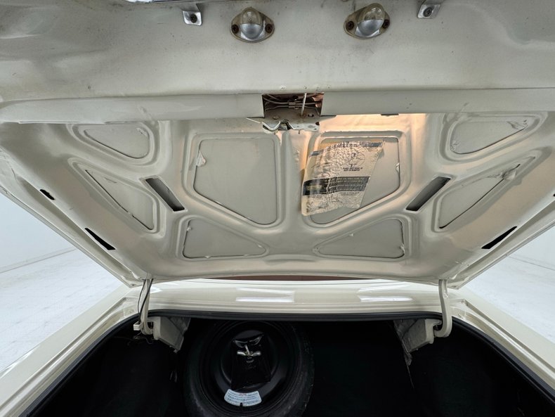Chrysler-300-1979-Spinnaker-White-Canyon-Red-35