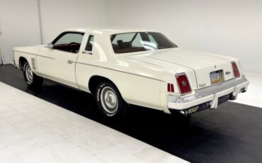 Chrysler-300-1979-Spinnaker-White-Canyon-Red
