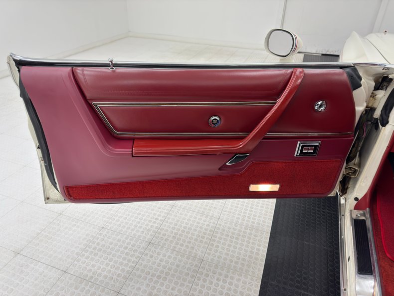 Chrysler-300-1979-Spinnaker-White-Canyon-Red-39