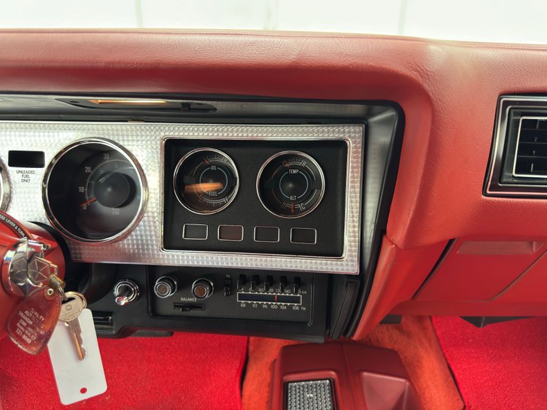 Chrysler-300-1979-Spinnaker-White-Canyon-Red-4