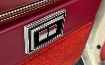 Chrysler-300-1979-Spinnaker-White-Canyon-Red-40