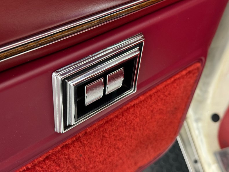 Chrysler-300-1979-Spinnaker-White-Canyon-Red-40
