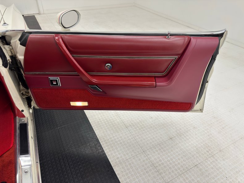 Chrysler-300-1979-Spinnaker-White-Canyon-Red-41