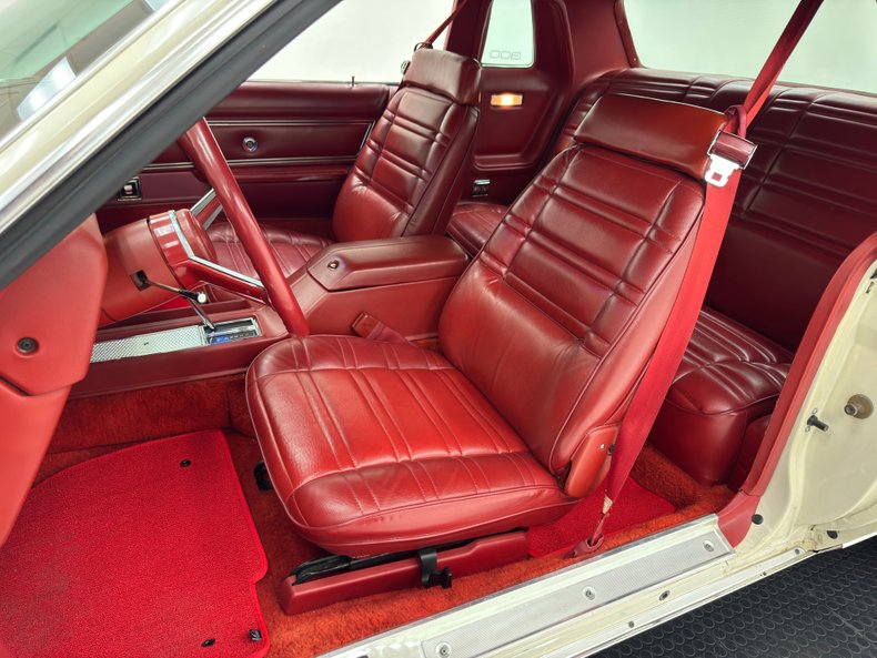 Chrysler-300-1979-Spinnaker-White-Canyon-Red-42