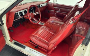 Chrysler-300-1979-Spinnaker-White-Canyon-Red-43
