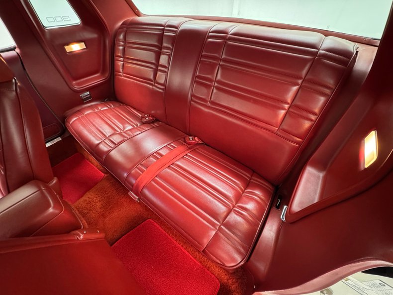 Chrysler-300-1979-Spinnaker-White-Canyon-Red-44