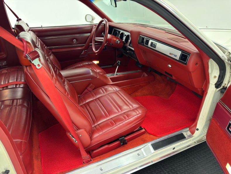Chrysler-300-1979-Spinnaker-White-Canyon-Red-46