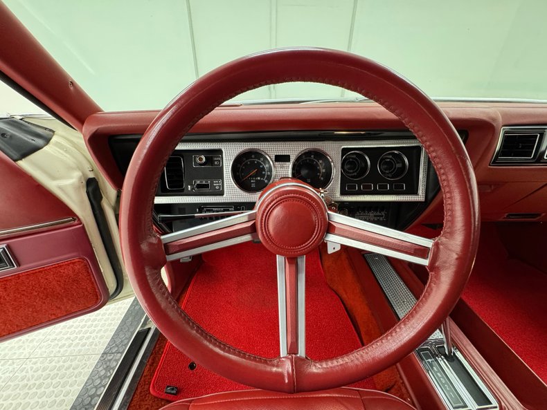 Chrysler-300-1979-Spinnaker-White-Canyon-Red-48