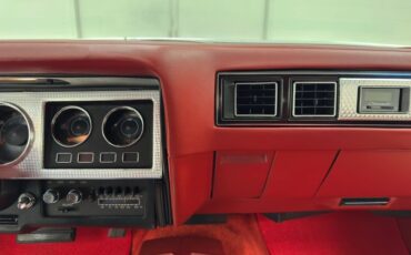 Chrysler-300-1979-Spinnaker-White-Canyon-Red-5