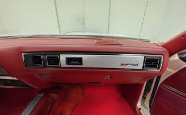 Chrysler-300-1979-Spinnaker-White-Canyon-Red-6