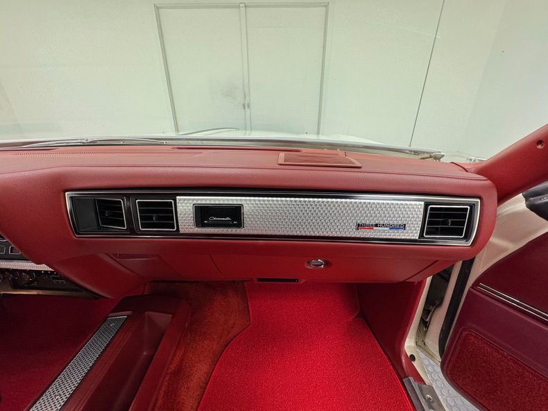 Chrysler-300-1979-Spinnaker-White-Canyon-Red-6